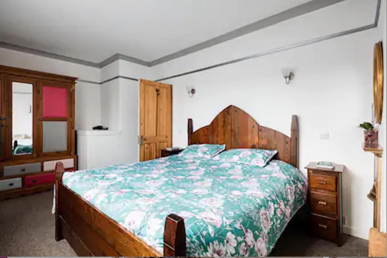 Lovely Three Bedroomed House, Parking 2 Cars London Exterior foto