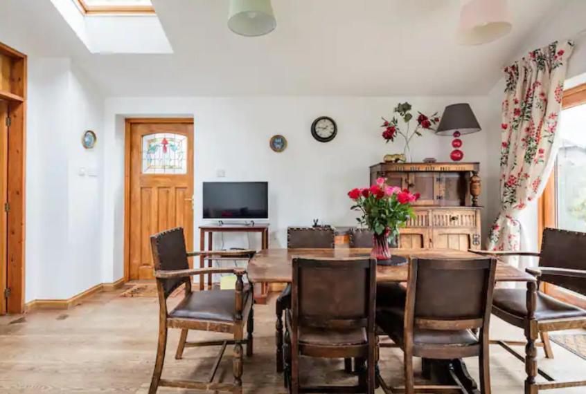 Lovely Three Bedroomed House, Parking 2 Cars London Exterior foto