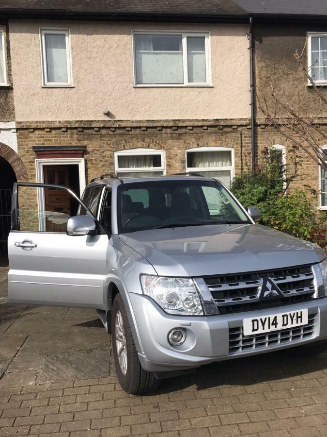 Lovely Three Bedroomed House, Parking 2 Cars London Exterior foto