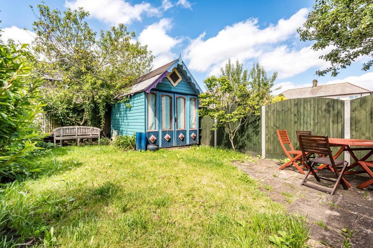 Lovely Three Bedroomed House, Parking 2 Cars London Exterior foto